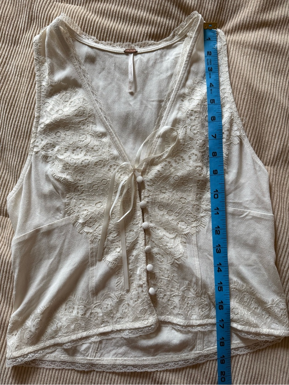 Free People Jaida Vest Top Tofu Ivory Eyelash Lace Button Front Tie XS - Picture 14 of 14